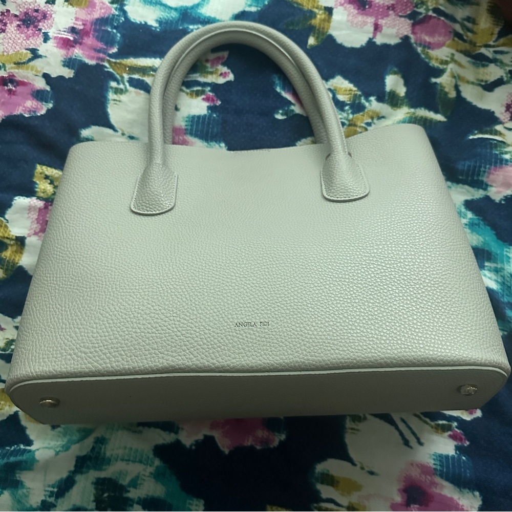 Angela Roi | Light Gray Cher Tote Bag - Picture 5 of 7
